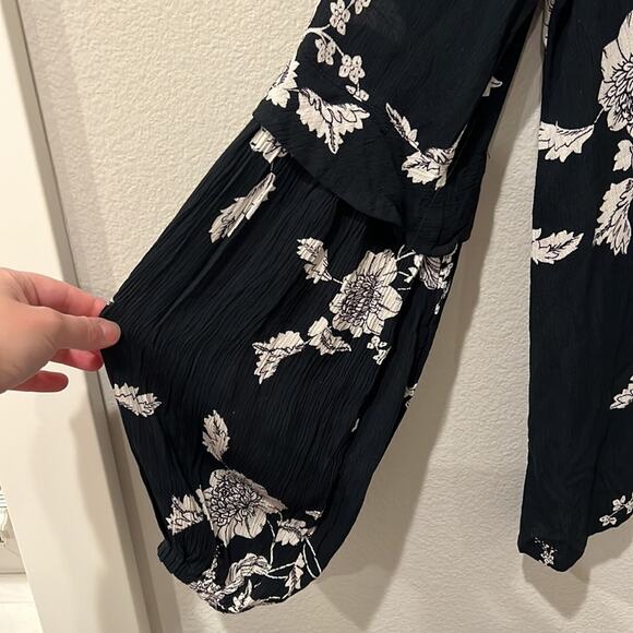 NWT Billibong Floral Tie Neck Blouse | Medium - Picture 4 of 11